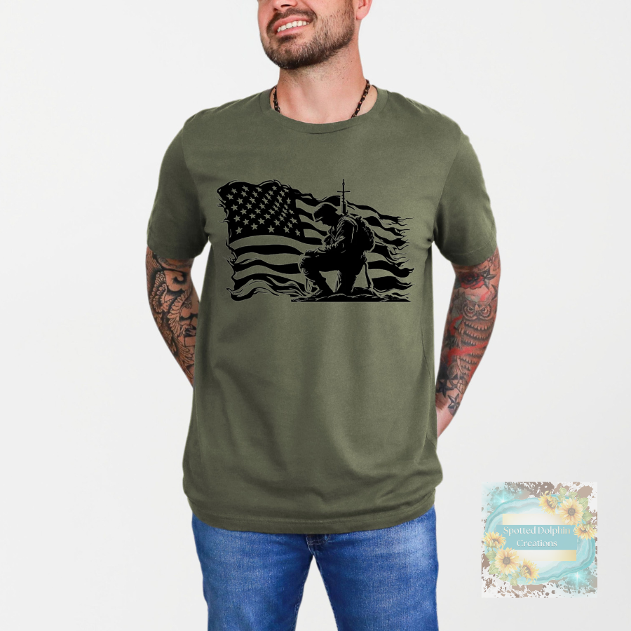 Kneeling Soldier w/Distressed Flag